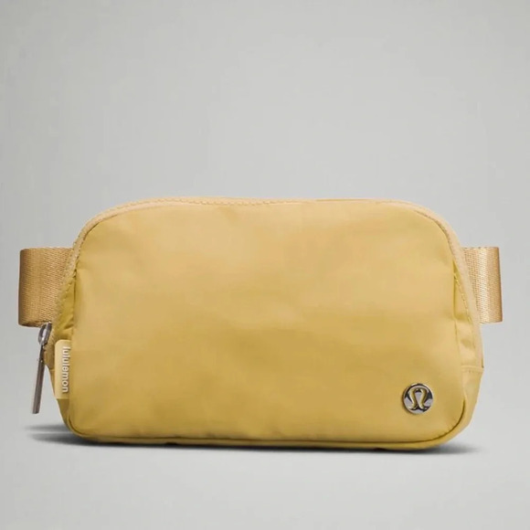 🆕 LAST ONE Lululemon Everywhere Belt Bag - Golden Sand - Picture 5 of 5